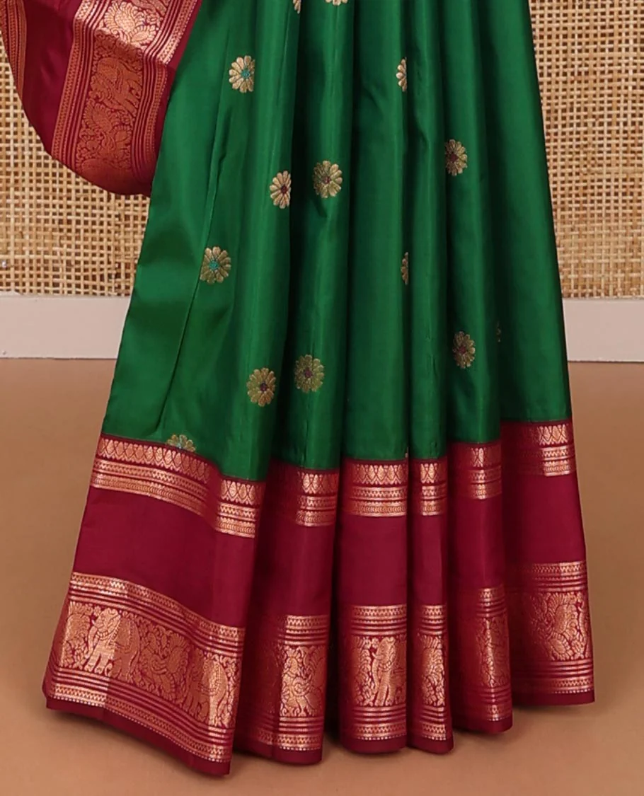 Green kamalam meena buttas Vasundhara silk saree, contrast rettai pettu border of thilakam,neli,mayil kann & puli nagam & intricate pallu - Image 5