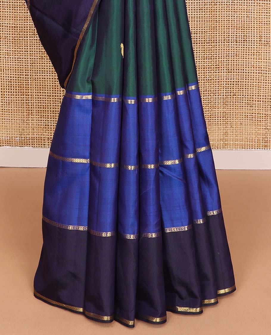 Green kili buttas Kanchipuram silk saree, contrast border of lavangam, muthu, neli, ara bogudi, and kathir stripes, and kathir design pallu - Image 5