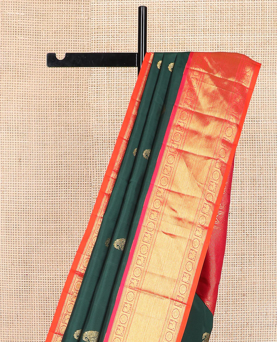 Green manga buttas Kanchipuram silk saree, contrast border of kathir, banaras, mayil, and chakram designs, and intricate pallu - Image 3