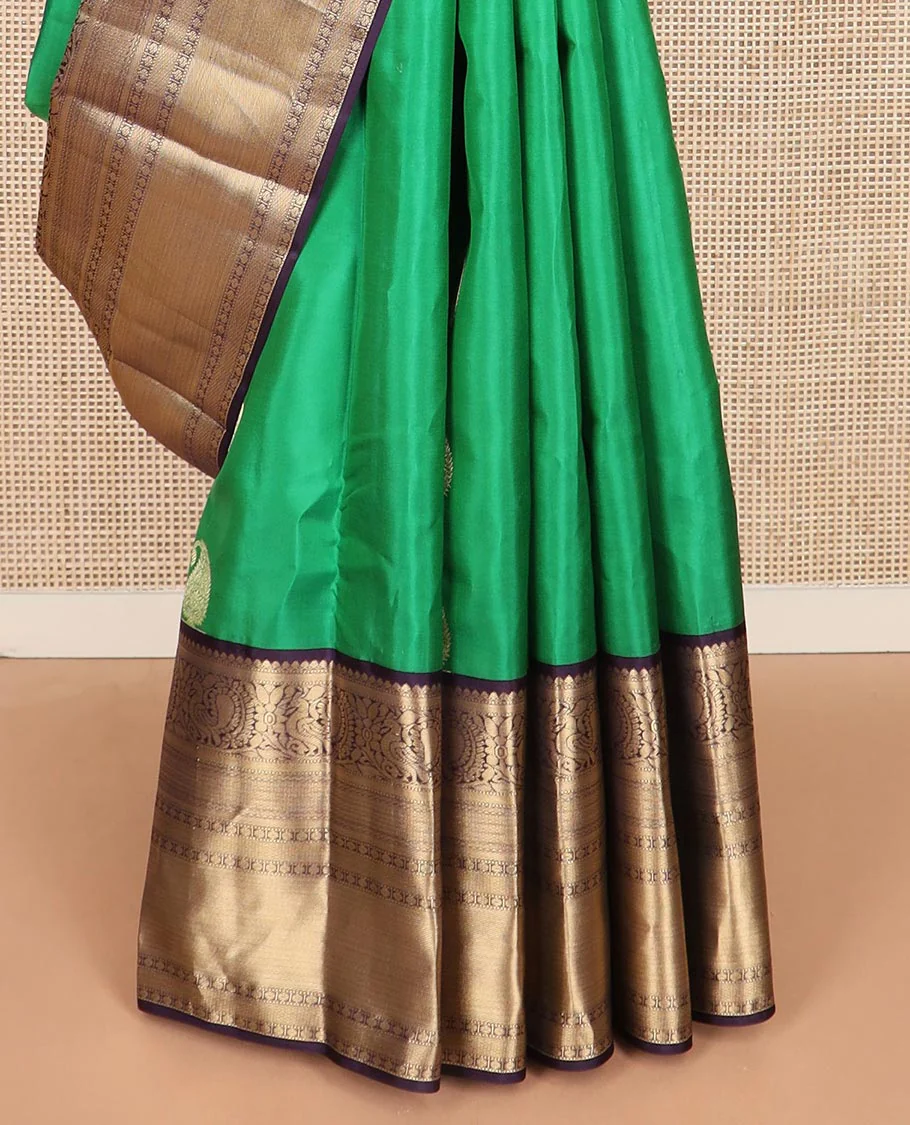 Green manga buttas Vasundhara silk saree, contrast border of thilakam mokku, muthu, banaras, mayil, mayil kann, and rudraksham motifs, and jaal pallu - Image 4