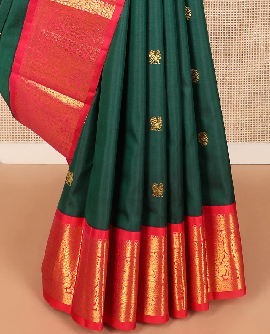 Green mayil chakram buttas Kanchipuram silk saree, contrast border of thilakam mokku, cross kamalam, and mayil designs, and zari design pallu - Image 4