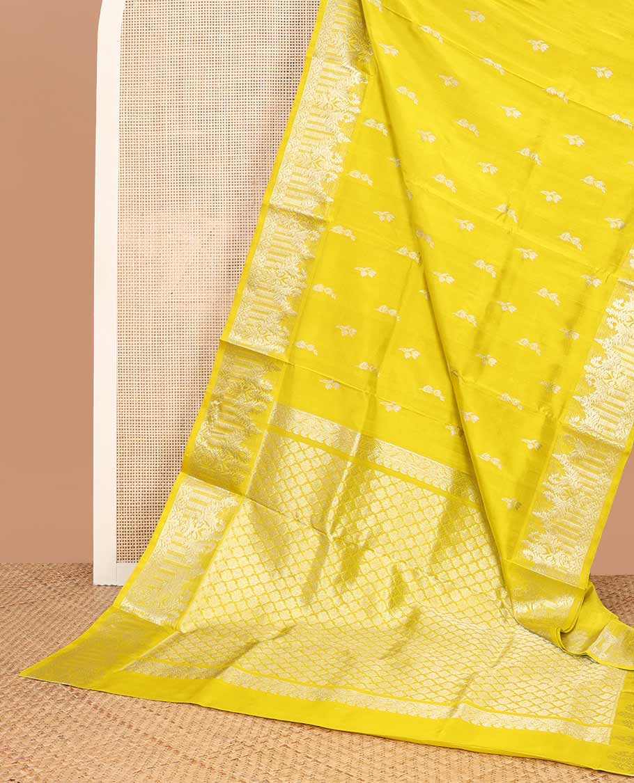 Green motifs venkatagiri silk saree with self zari design border & floral design pallu - Image 3