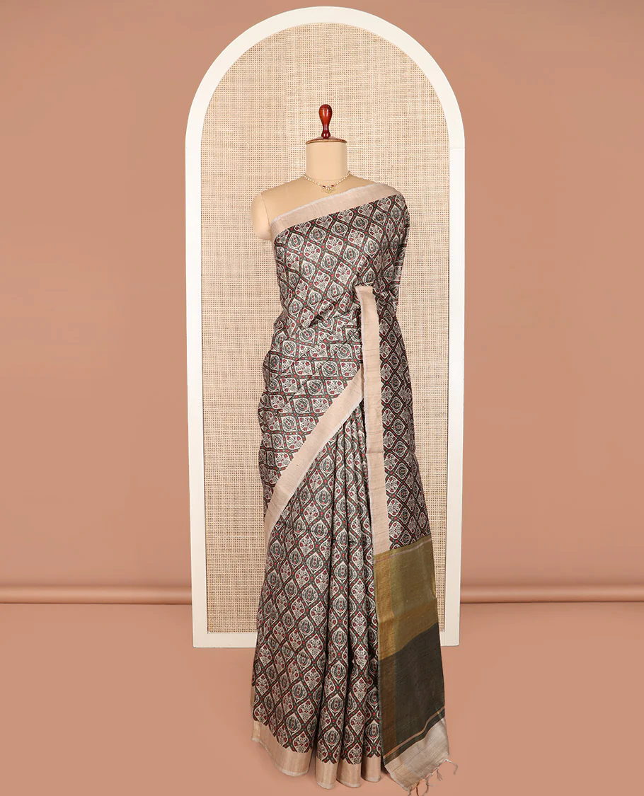 Green ogee patterned tussar silk saree, contrast bavanji border, and double-color plain pallu - Image 2