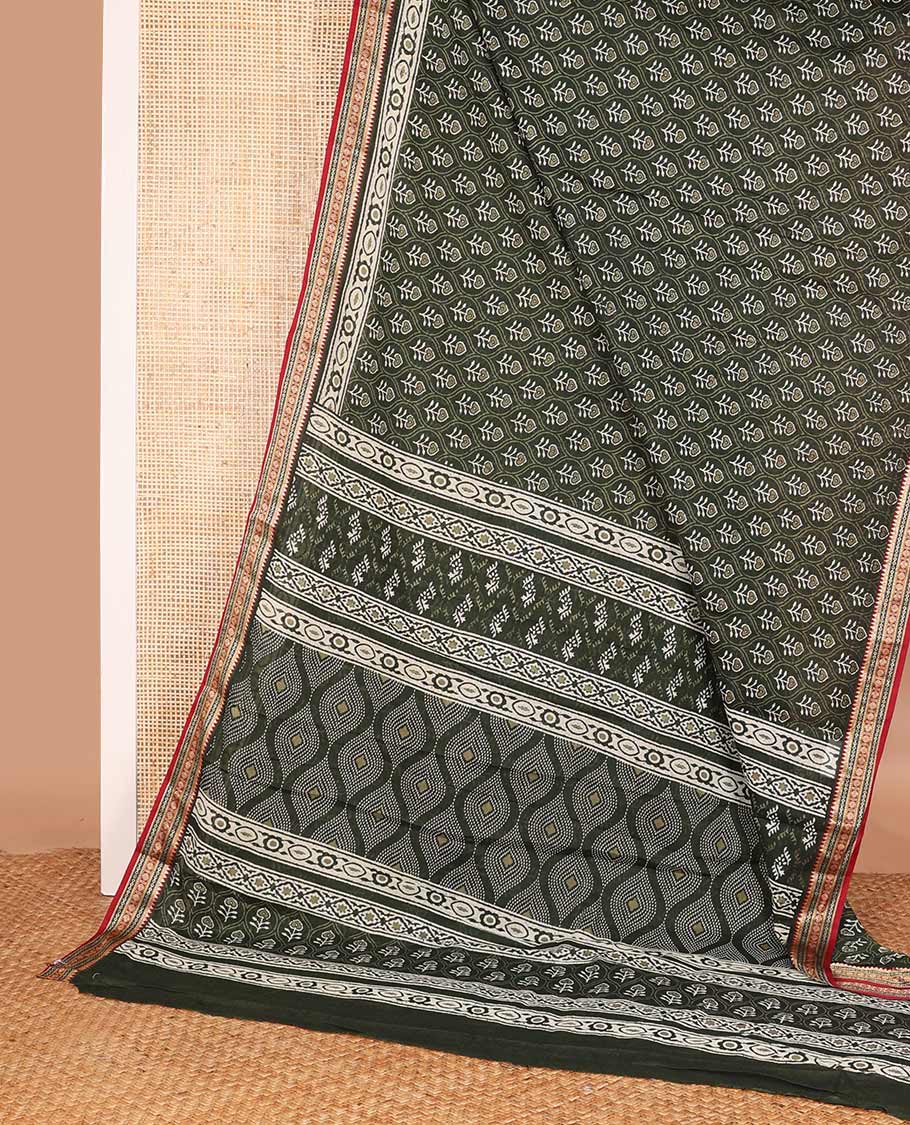 Green ogee patterns printed mul mul cotton saree, contrast traditional thread border, and geometric printed pallu - Image 2