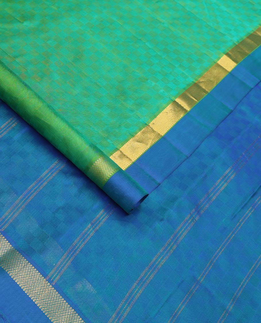 Green paiyadi kattam Kanchipuram silk saree, contrast border of muthu, and vanki designs, and zari striped pallu - Image 2