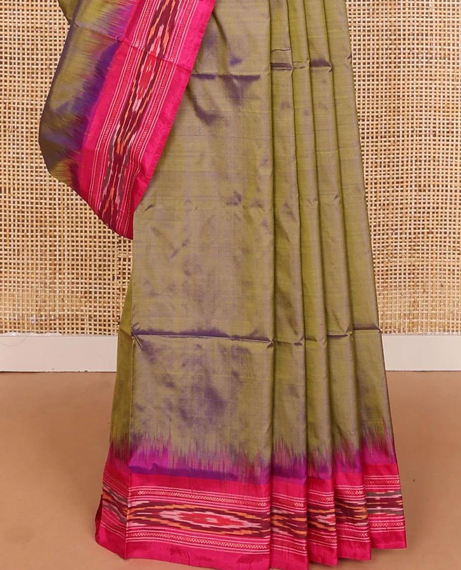 Green plain ikkat saree, contrast ikkat border & pallu of ikkat design - Image 5