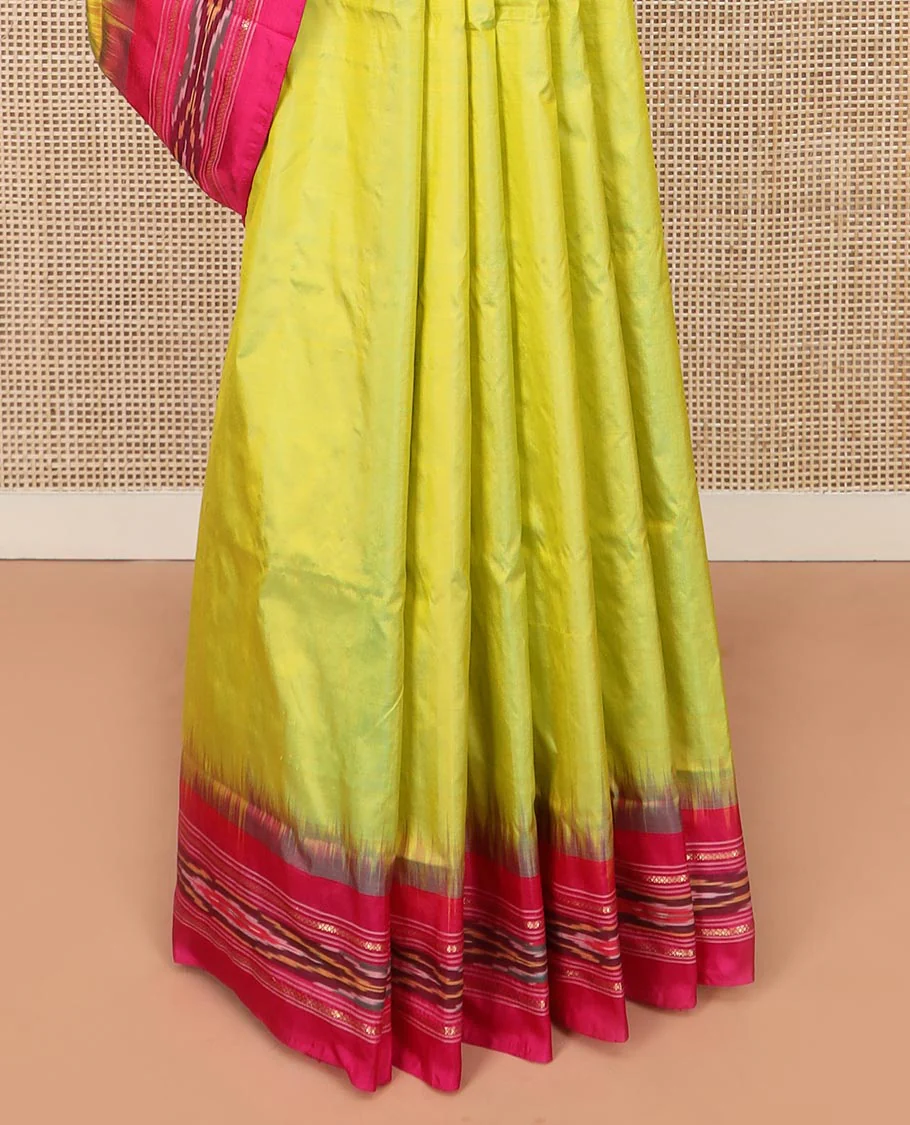 Green Plain Ikkat Silk Saree with a Contrast Rani Pink Border Accentuated by a Hazy Ikkat Weave, Featuring a Pallu Flanked by Stripes and Ikkat Texture - Image 4