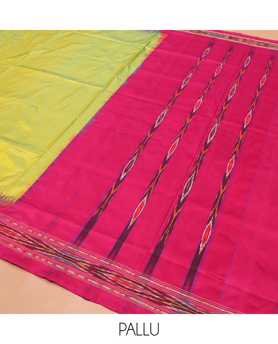 Green Plain Ikkat Silk Saree with a Contrast Rani Pink Border Accentuated by a Hazy Ikkat Weave, Featuring a Pallu Flanked by Stripes and Ikkat Texture - Image 5