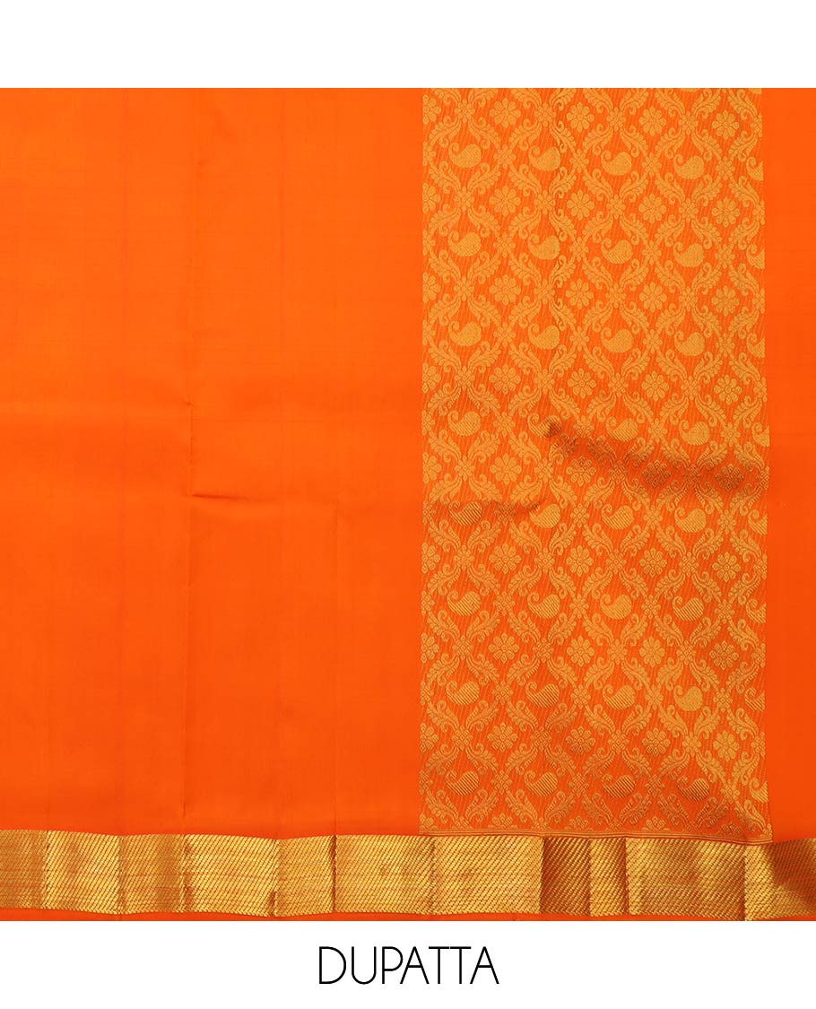 Green pure-silk half-saree, chakram butta enclosed checked skirt, contrast kodi visiry and mayil kann  border, zari design blouse, and manga butta enclosed jaal dhavani - Image 5