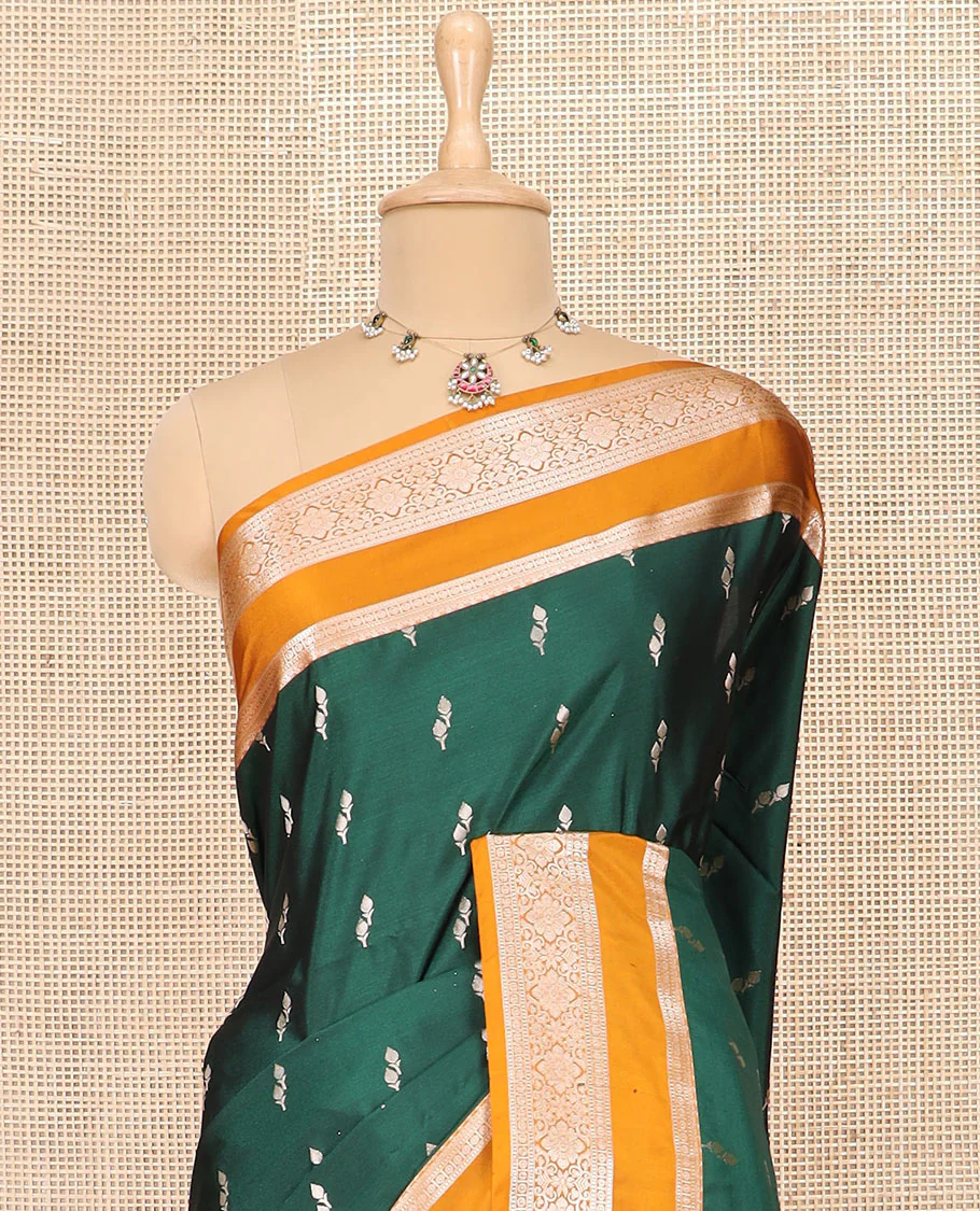 Green Semi-Soft Silk Saree Adorned with Floral Bud Motifs Woven Across Its Body, Complemented by a Contrast Rettai Pettu Traditional Zari Border, Grandly Woven Pallu of Jaal Designs, and Paired with a Contrast Blouse - Image 2
