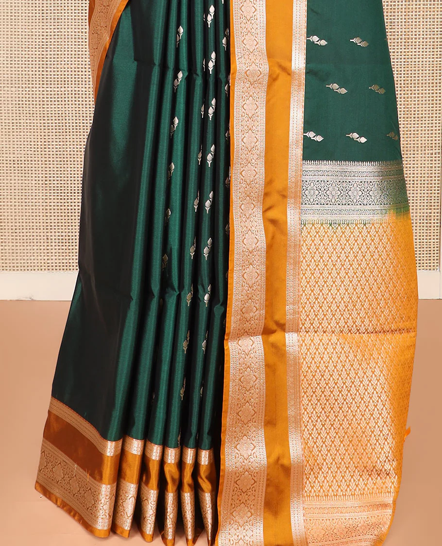 Green Semi-Soft Silk Saree Adorned with Floral Bud Motifs Woven Across Its Body, Complemented by a Contrast Rettai Pettu Traditional Zari Border, Grandly Woven Pallu of Jaal Designs, and Paired with a Contrast Blouse - Image 4