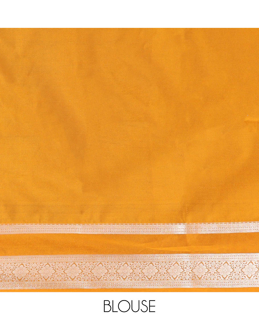 Green Semi-Soft Silk Saree Adorned with Floral Bud Motifs Woven Across Its Body, Complemented by a Contrast Rettai Pettu Traditional Zari Border, Grandly Woven Pallu of Jaal Designs, and Paired with a Contrast Blouse - Image 5