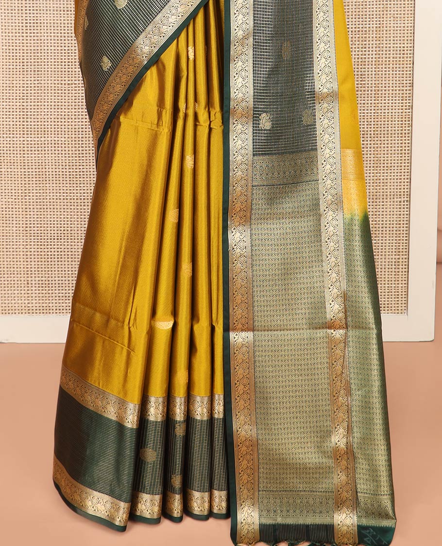 Green Semi-Soft Silk Saree Decorated with Peacock Chakram Buttas, Complemented by Contrast Traditional Zari Border Featuring Peacock Chakram Designs, Meticulously Woven Pallu of Jaal Designs, and Paired with a Contrast Blouse - Image 4