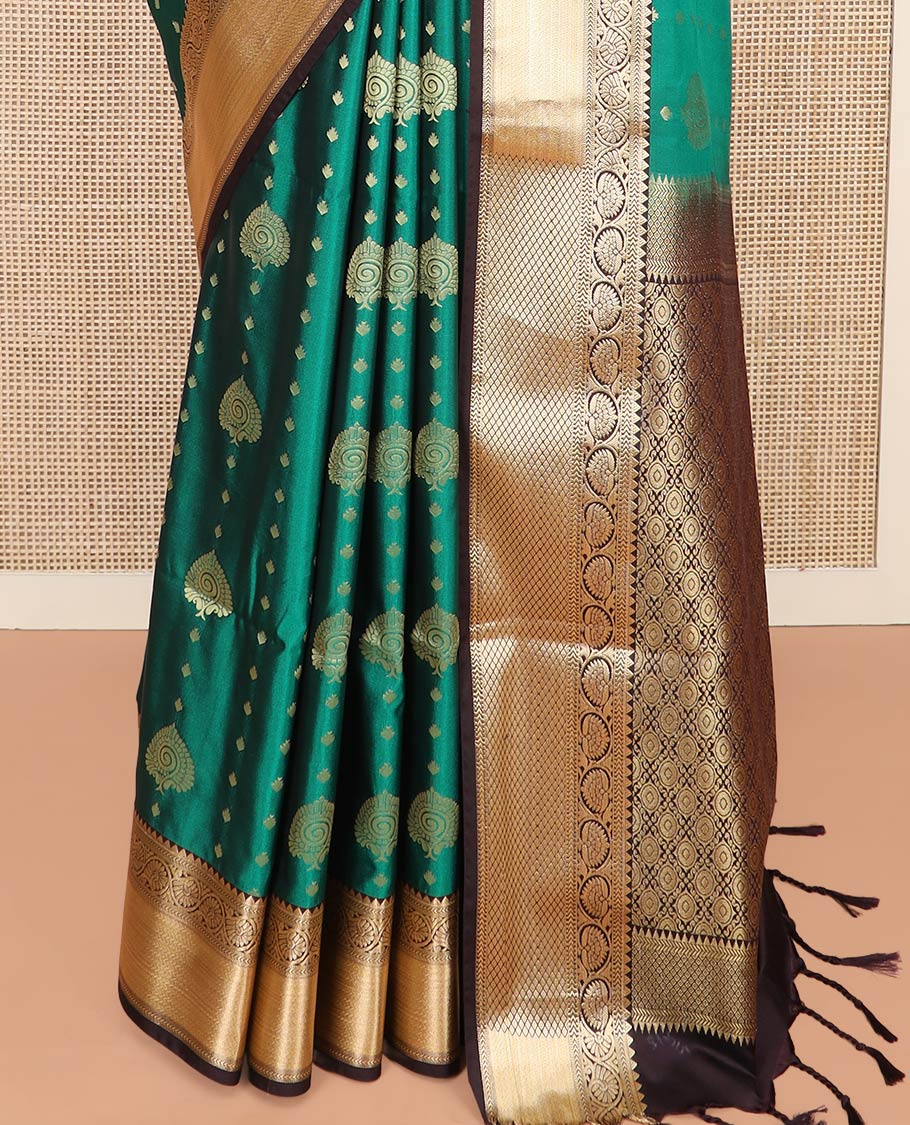 Green Semi-Soft Silk Saree Gleamed Up with Zari Buttas, Complemented by Contrast Traditional Zari Border Featuring Floral Creeper Designs, Richly Detailed Pallu of Jaal Designs, and Paired with a Contrast Blouse - Image 4