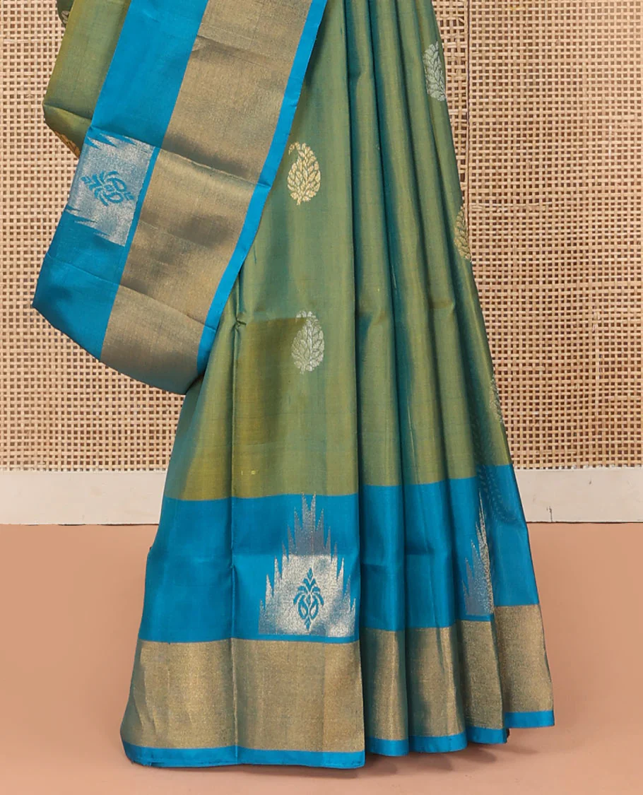 Green Uppada Silk Saree Beautified with Paisley Buttas, Subtle Contrast Border of Temple Gopuram Motifs, Captivating Pallu Featuring Floral Jaal Design, and Paired with a Contrast Blouse - Image 4