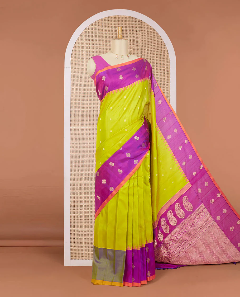 Green zari buttas gadwal silk saree, contrast vidarbha zari design border & pallu of floral creeper, paisley & geometric designs - Image 2