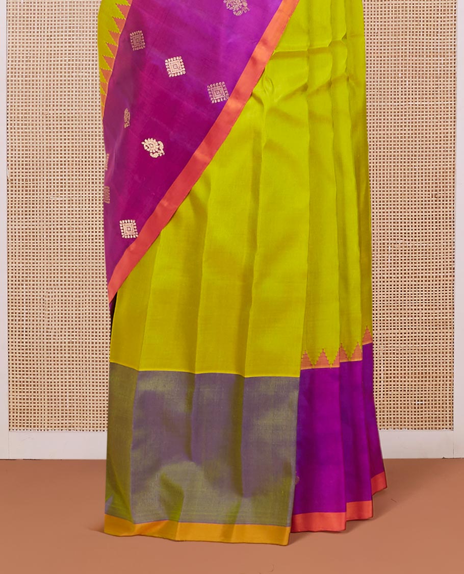 Green zari buttas gadwal silk saree, contrast vidarbha zari design border & pallu of floral creeper, paisley & geometric designs - Image 4