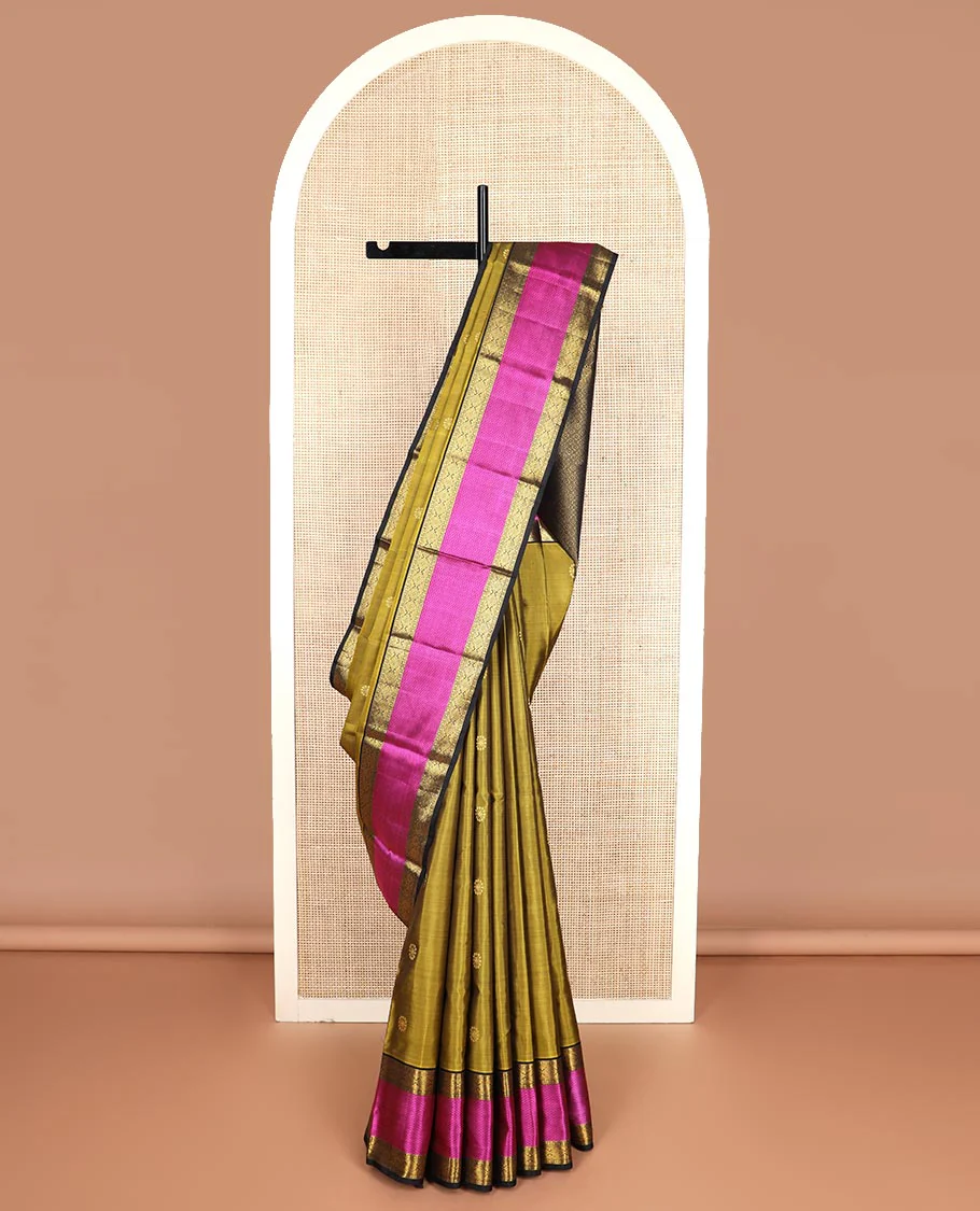 Green zari buttas Kanchipuram silk saree, contrast border of diamond, and mayil kann designs, and intricate pallu