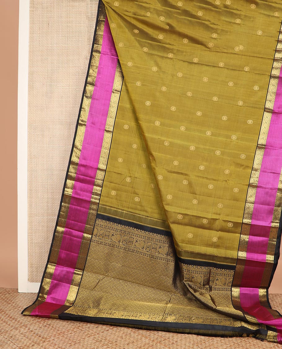 Green zari buttas Kanchipuram silk saree, contrast border of diamond, and mayil kann designs, and intricate pallu - Image 3