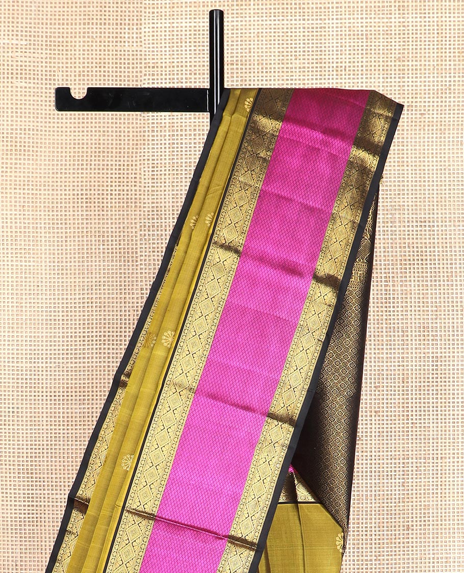Green zari buttas Kanchipuram silk saree, contrast border of diamond, and mayil kann designs, and intricate pallu - Image 4