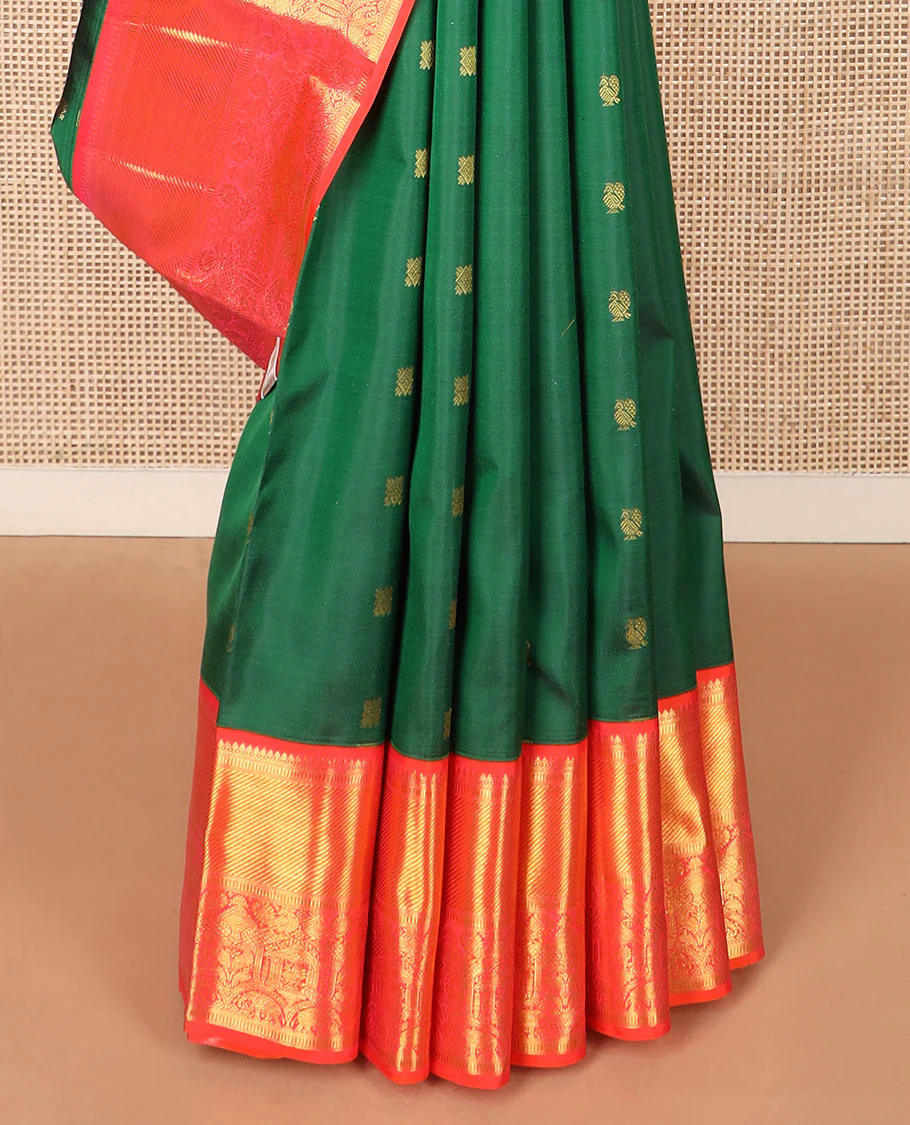 Green zari buttas Kanchipuram silk saree, contrast border of thilakam mokku, banaras, muthu, and mayil designs, and pallu of neli designs - Image 4