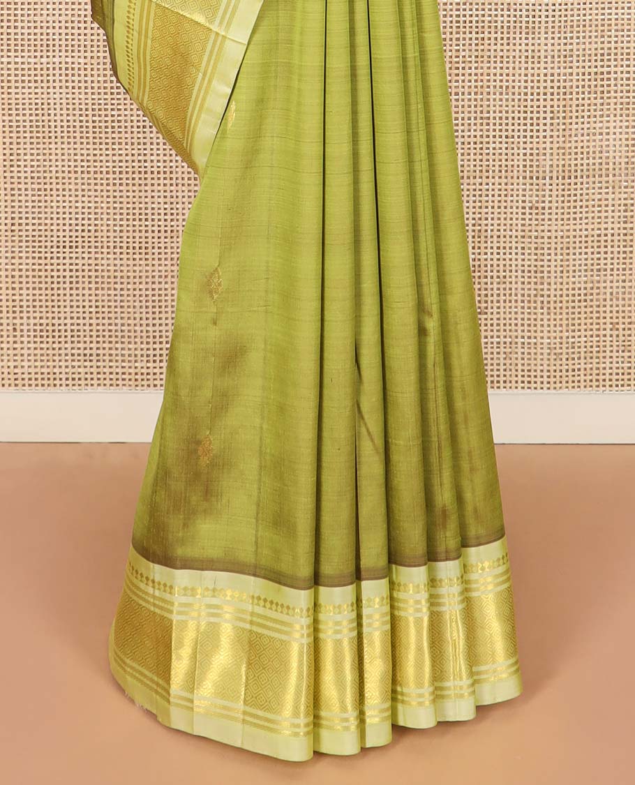 Green zari buttas Kanchipuram silk saree, contrast one-sided border of paneer sombu, banaras, and jaal designs, and floral design pallu - Image 4