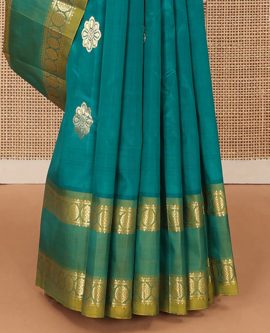 Green zari buttas Kanchipuram silk saree, contrast one-sided rettai pettu border of rekku, and laddu kamalam, and floral design pallu - Image 5