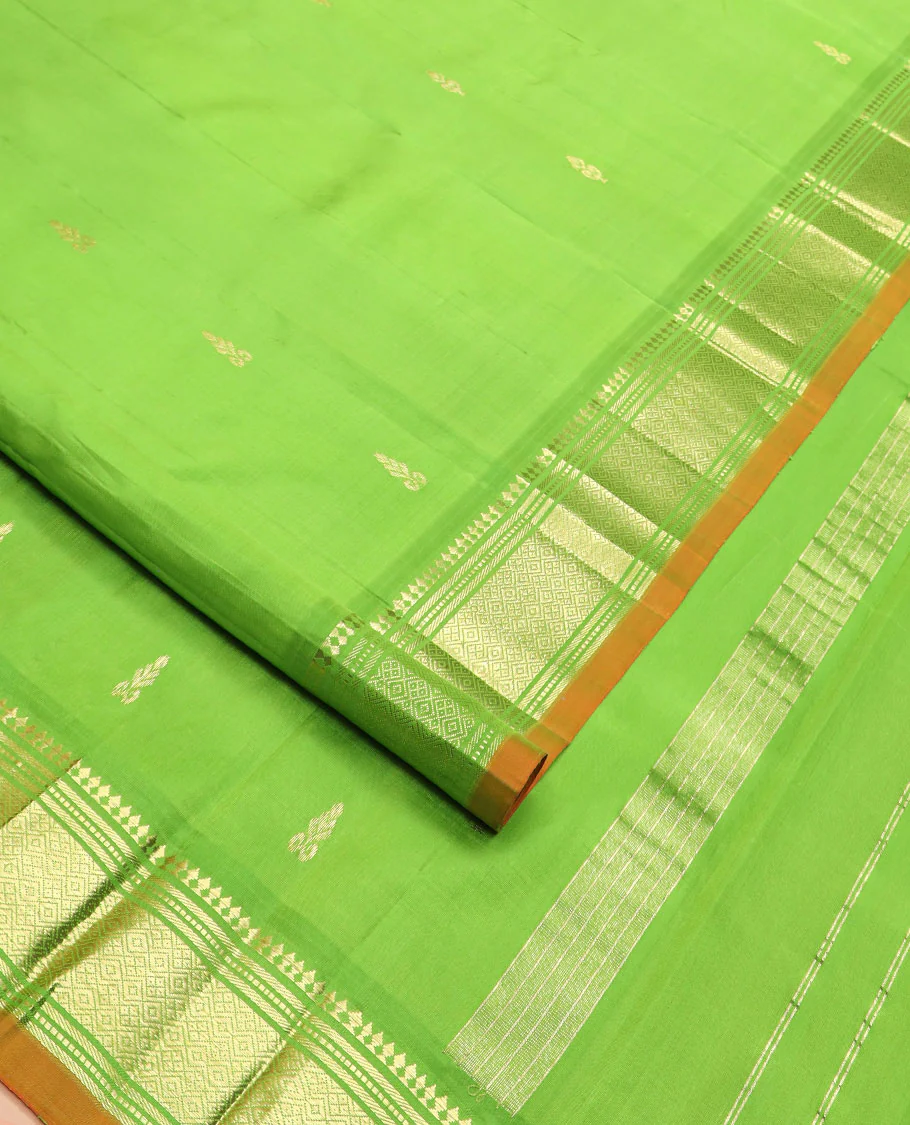 Green zari buttas Kanchipuram silk saree, zari border of paneer sombu, banaras, muthu, and jaal designs, and zari design pallu - Image 2
