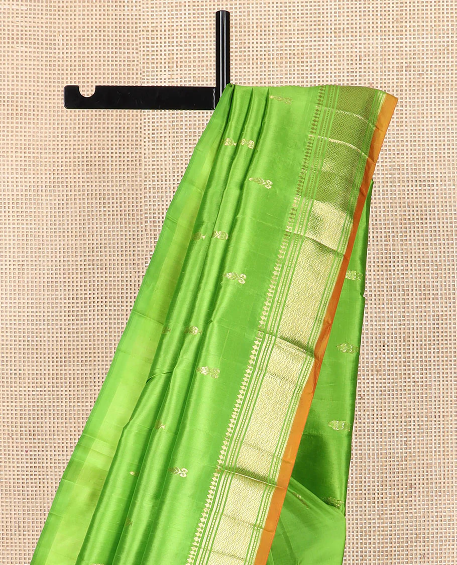 Green zari buttas Kanchipuram silk saree, zari border of paneer sombu, banaras, muthu, and jaal designs, and zari design pallu - Image 3