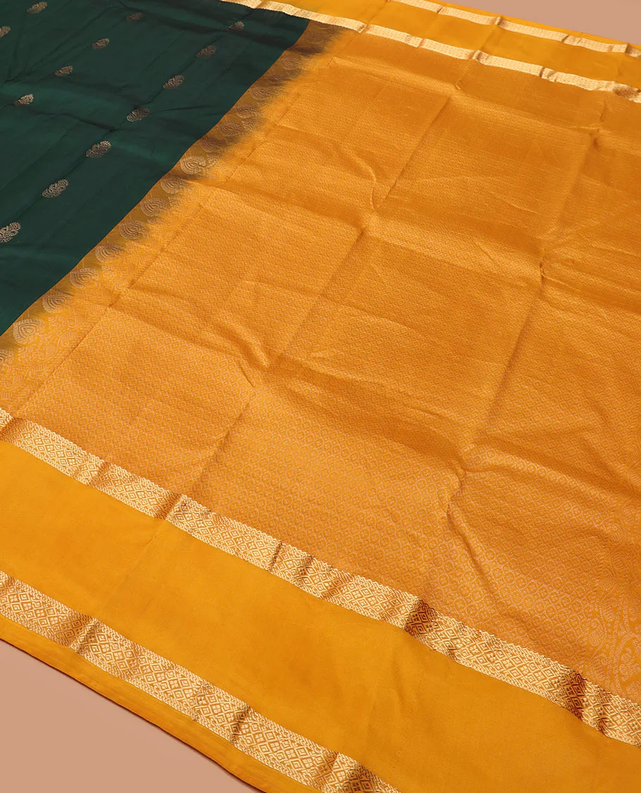 Green zari buttas Vasundhara silk saree, contrast rettai pettu border of rekku, muthu, and diamond designs, and jaal pallu - Image 5