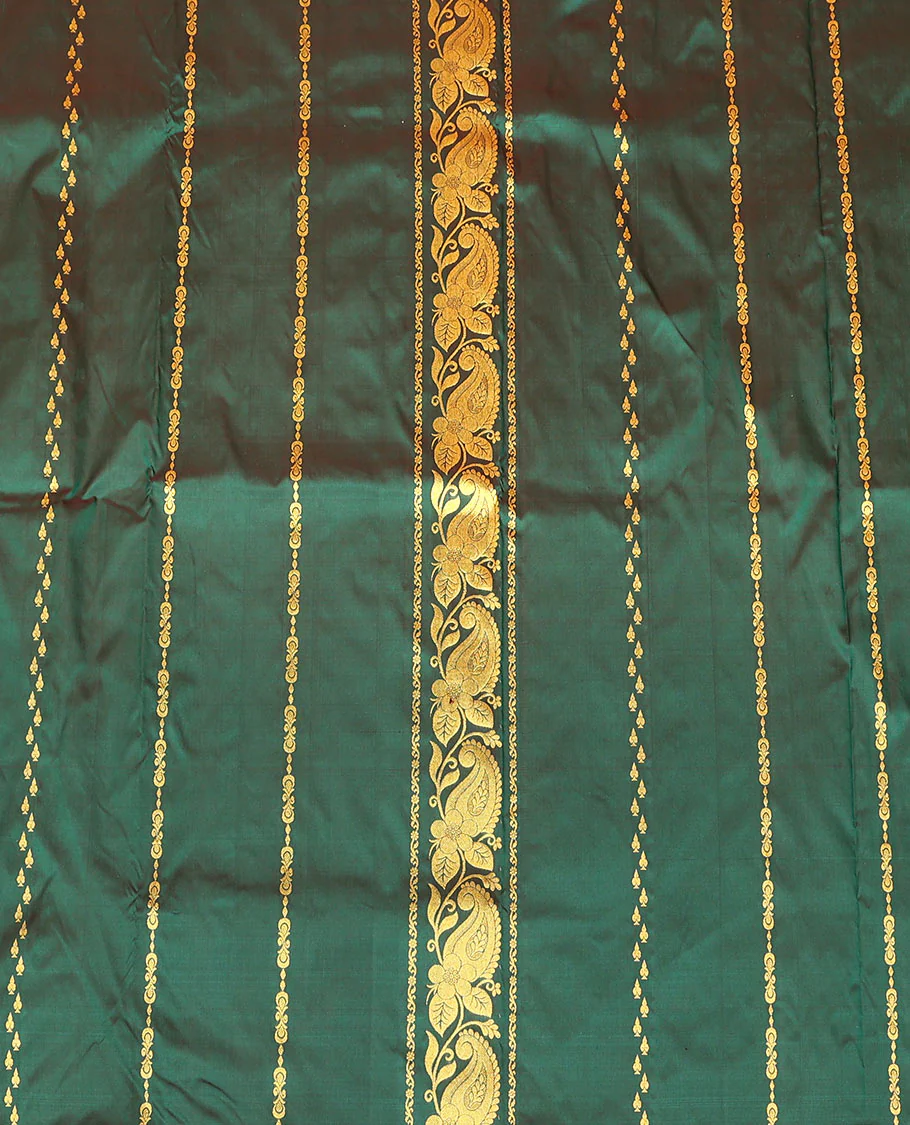 Green zari design pure-silk half-saree with contrast border of floral-paisley zari designs, contrast zari bordered blouse, and a dhavani of paisley-leaf designs - Image 4