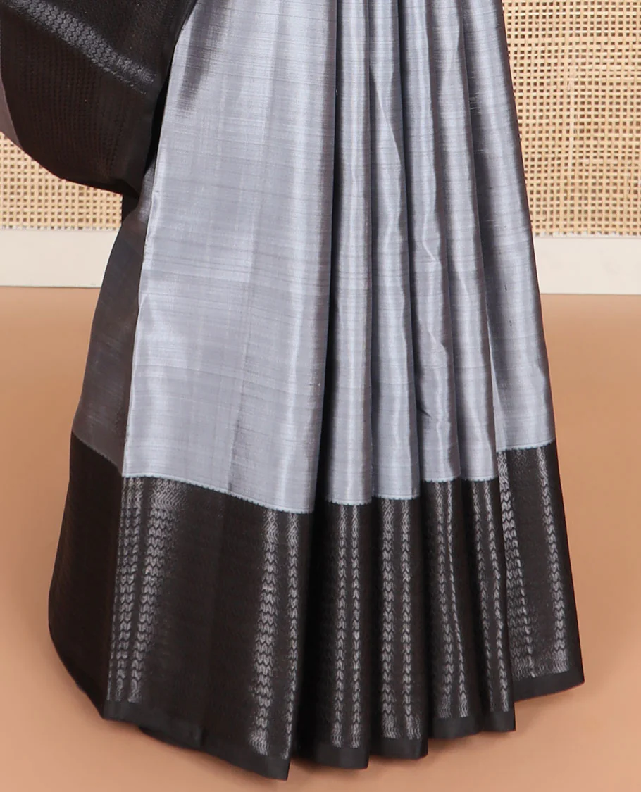 Grey buttas kancheepuram silk saree with self border of thilakam mokku, muthu, banaras design & zari design pallu - Image 7
