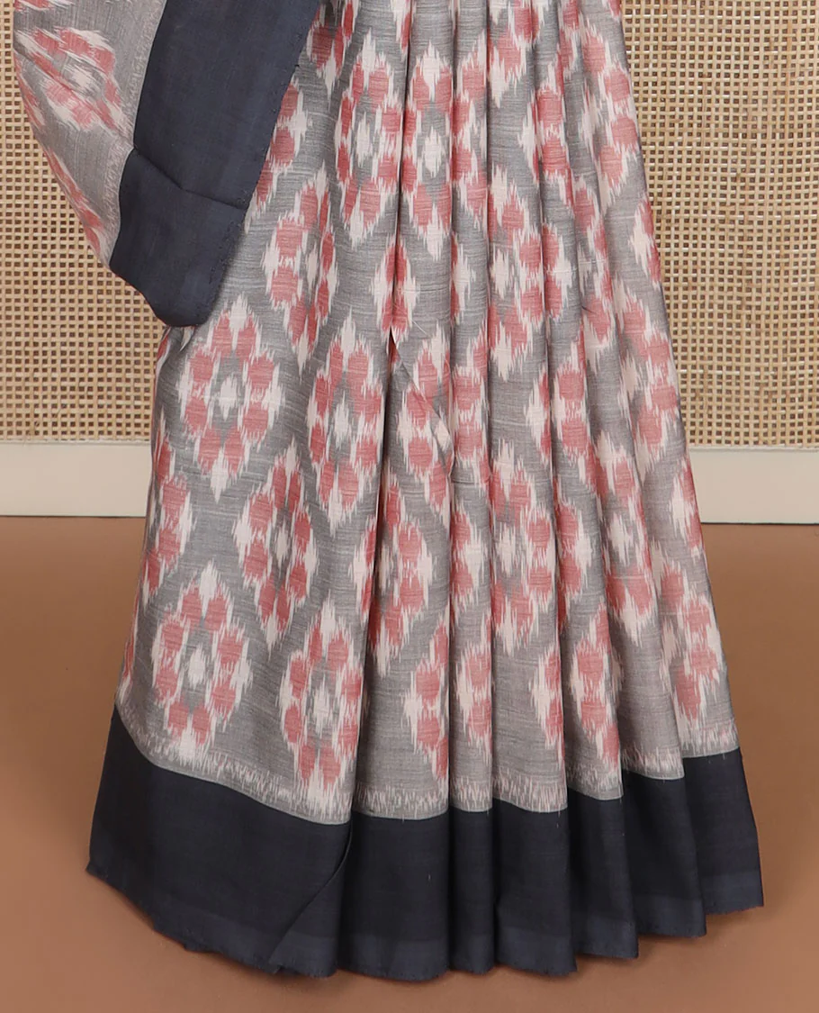 Grey floral jaal-patterned Pochampally cotton saree, contrast border & pallu of ikkat jaal design - Image 4