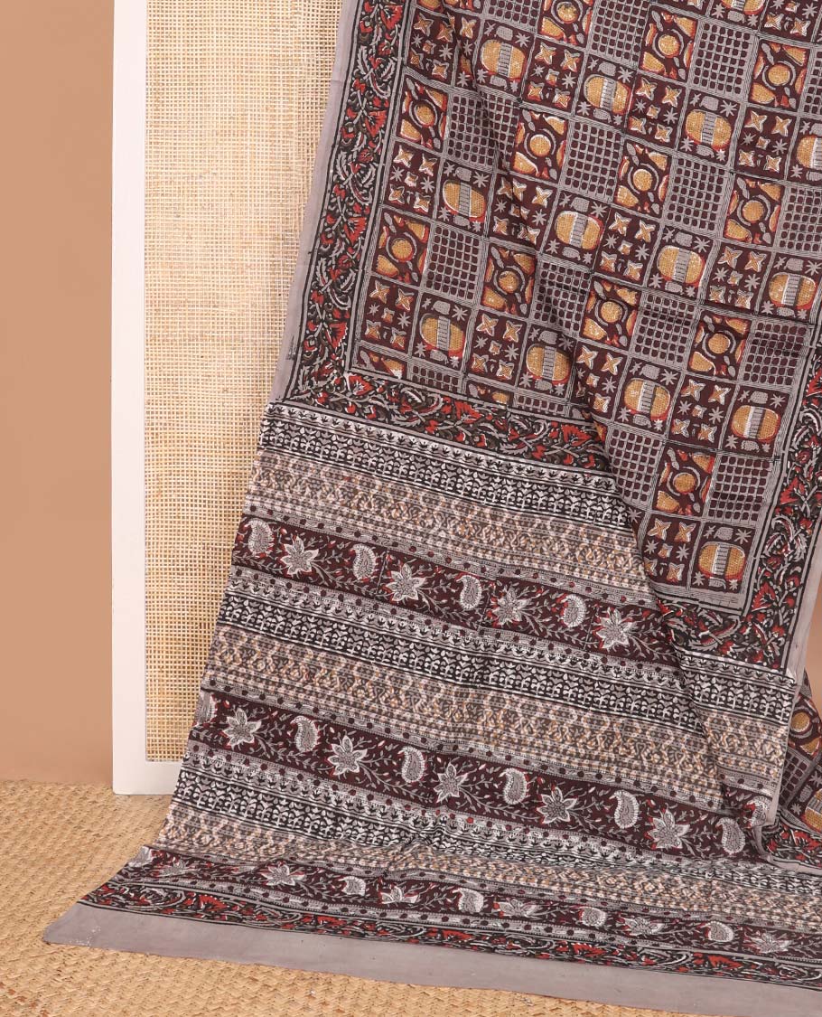 Grey geometric design mul mul cotton saree with self floral design border & floral design pallu - Image 2