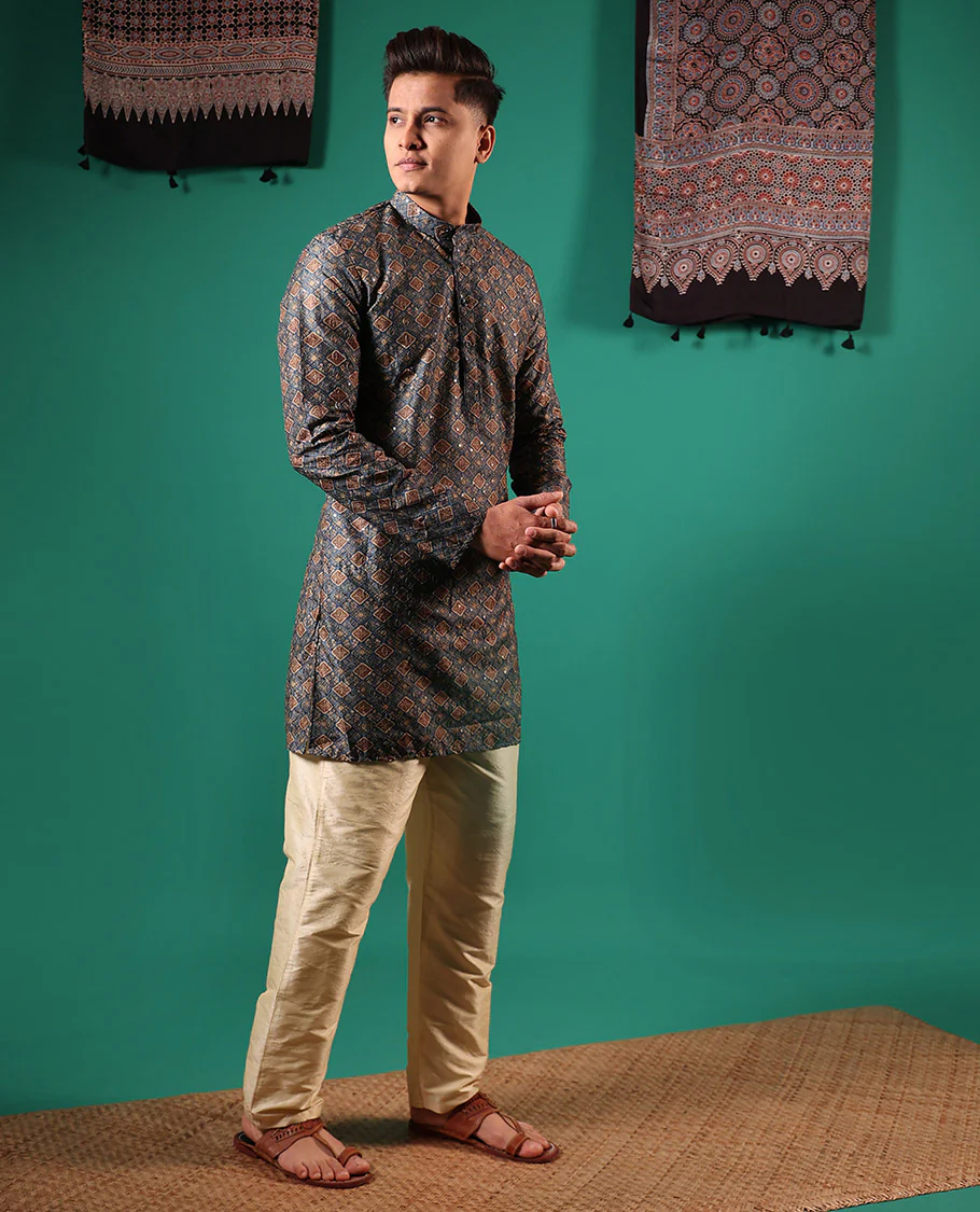 Grey jaal patterns printed with sequins embroidered full-sleeved men's kurta - Image 3