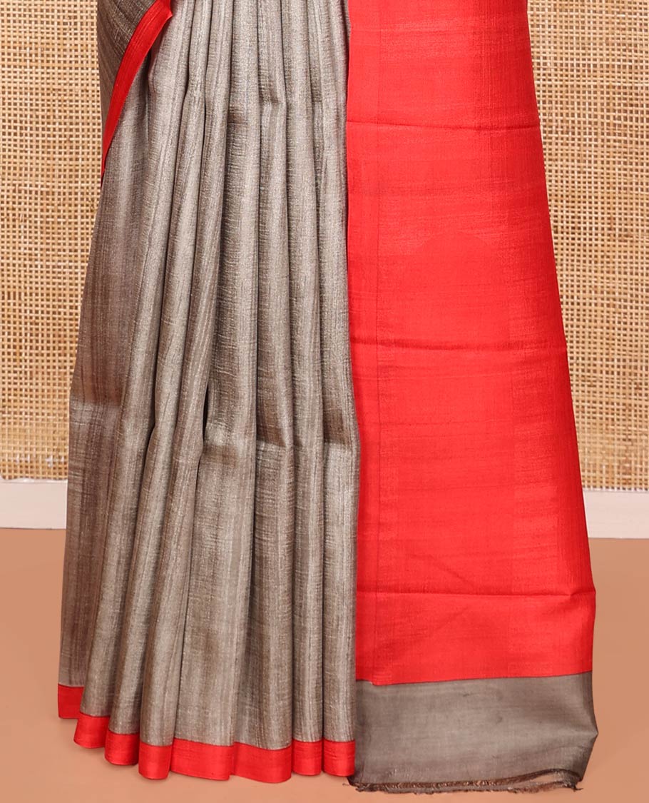 Grey Printed Silk Saree Featuring Thick Zig-Zag Stripes Running on the Body, Complemented with a Contrast Piping Border, Pallu of Geometric Print, and Paired with a Contrast Plain Blouse - Image 4