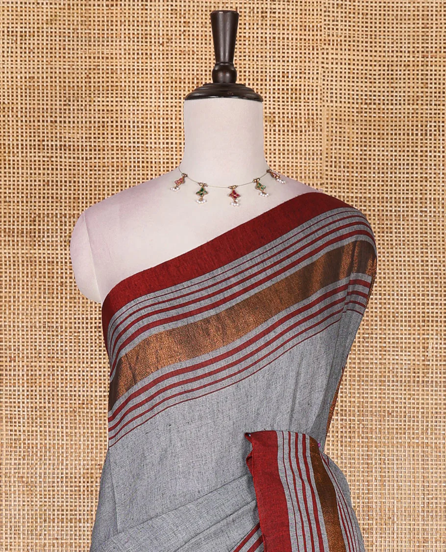 Grey-red plain design mul mul cotton saree, contrast copper zari horizontally striped border, plain pallu, and plain blouse - Image 3