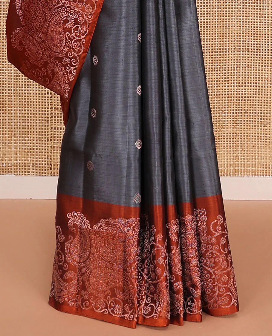 Grey zari buttas Mayuri soft silk saree, contrast border of paisleys and chakram designs, and pallu of intricate designs - Image 4