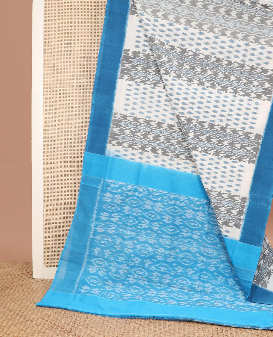 Half-white geometric design Pochampally ikkat saree, contrast plain border, and ikkat design pallu - Image 2