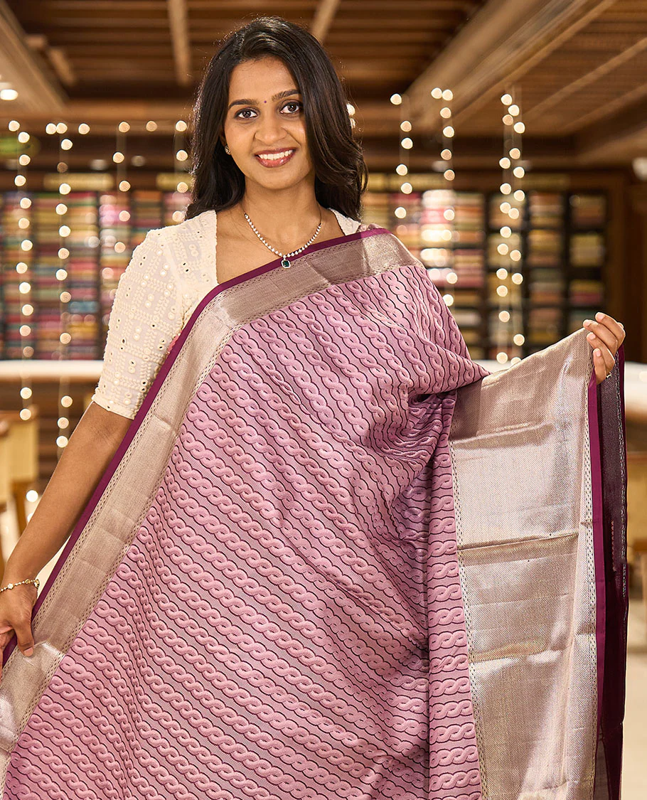 Lavender jacquard Kanchipuram silk saree, big kuyil kann border & silver zari work on the pallu - Image 2