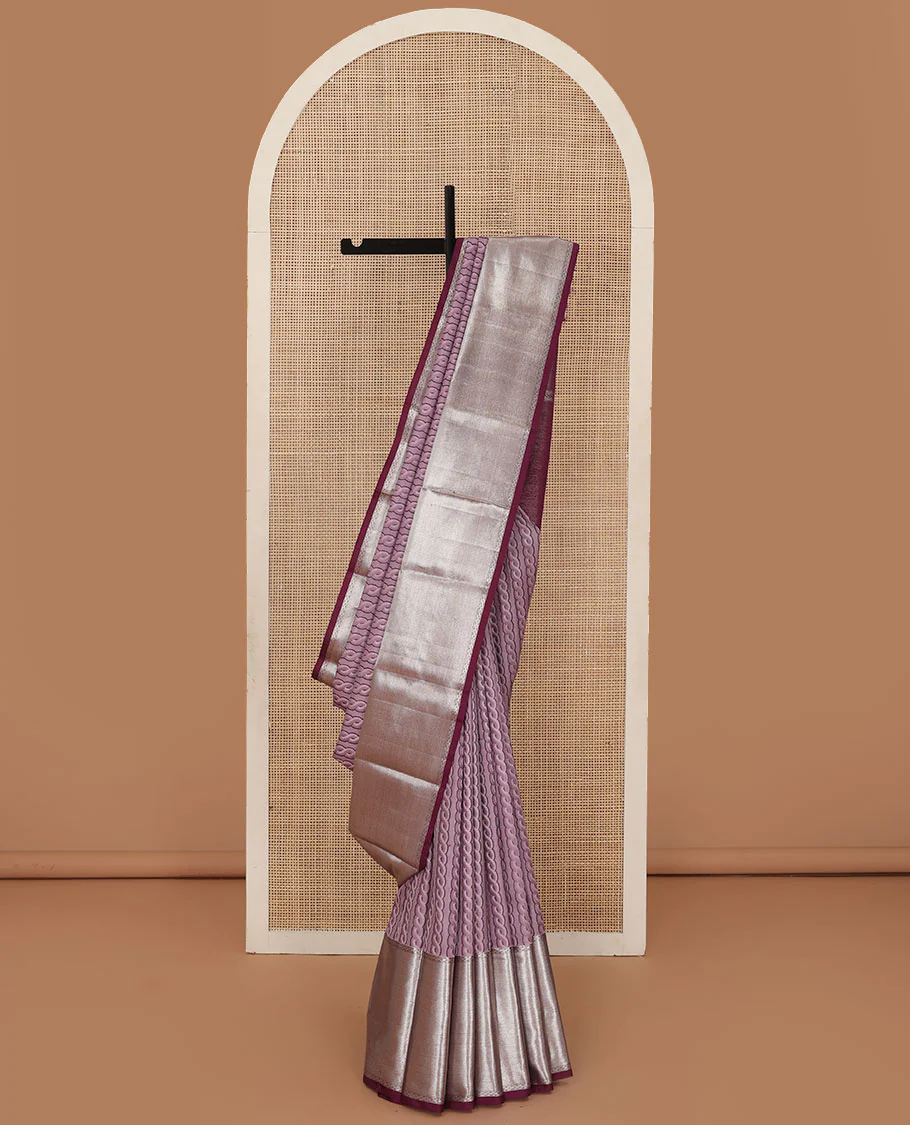 Lavender jacquard Kanchipuram silk saree, big kuyil kann border & silver zari work on the pallu - Image 3
