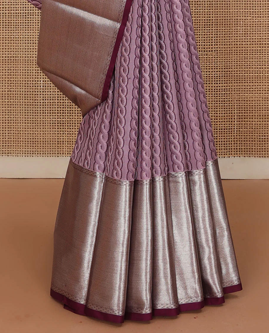 Lavender jacquard Kanchipuram silk saree, big kuyil kann border & silver zari work on the pallu - Image 6
