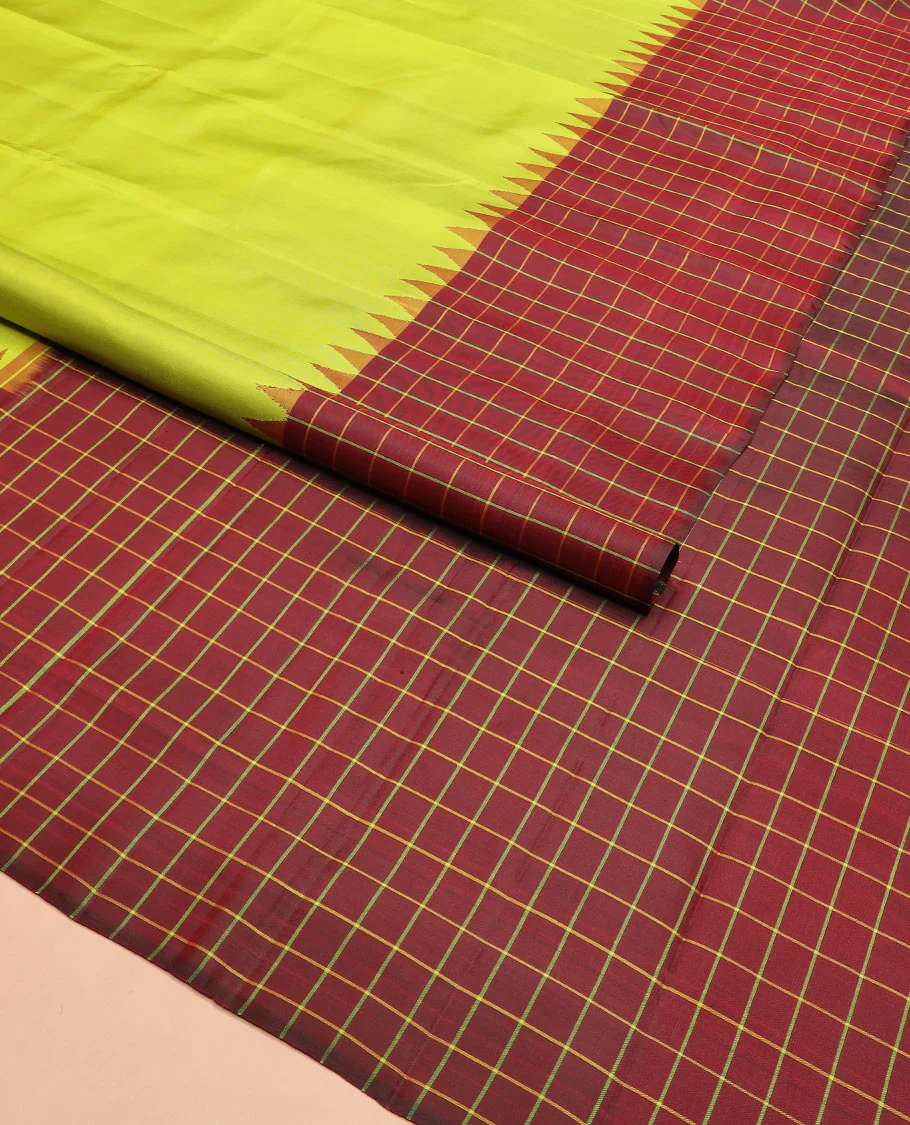 Leaf green plain Kanchipuram silk saree, contrast thazampoo rekku checked border, and checked pallu - Image 2