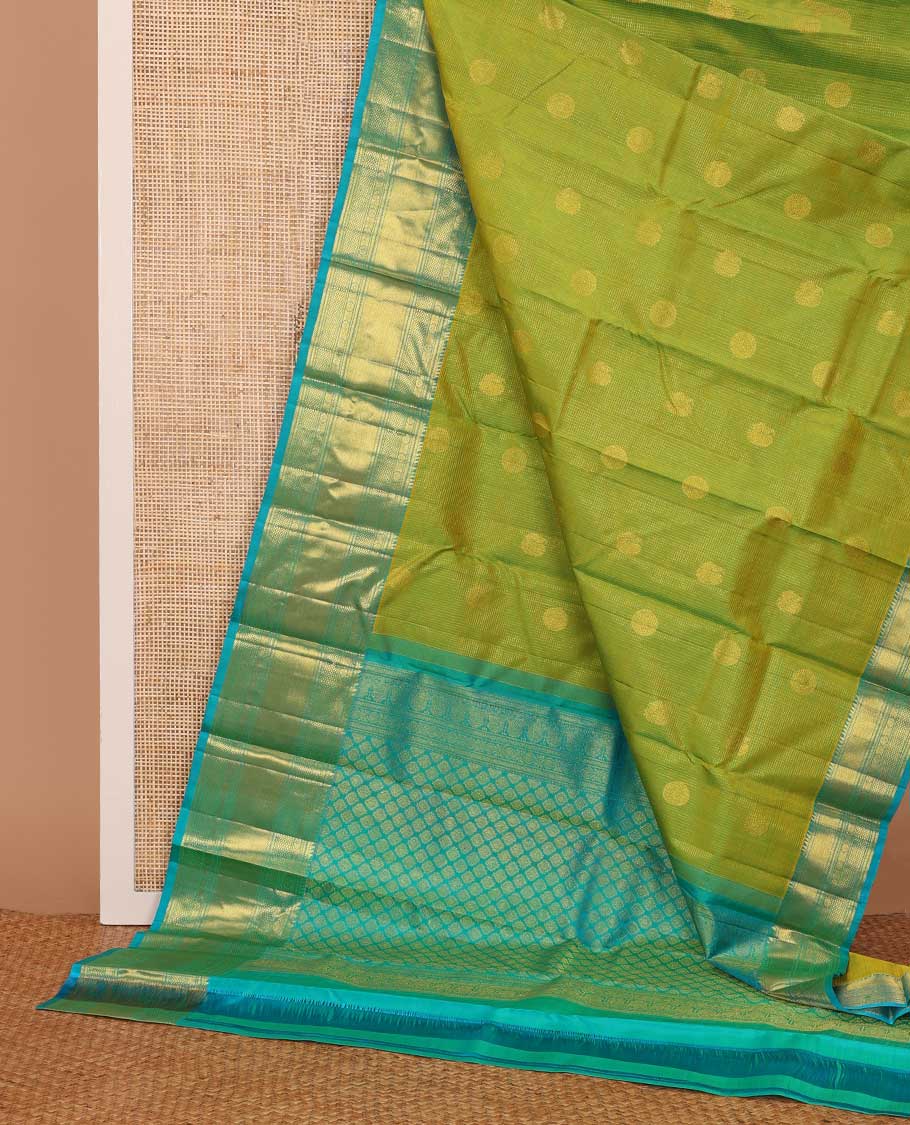 Leaf green zari buttas checked Kanchipuram silk saree, contrast border of ara bogudi,chakram and kuyil kann and jaal pallu - Image 3