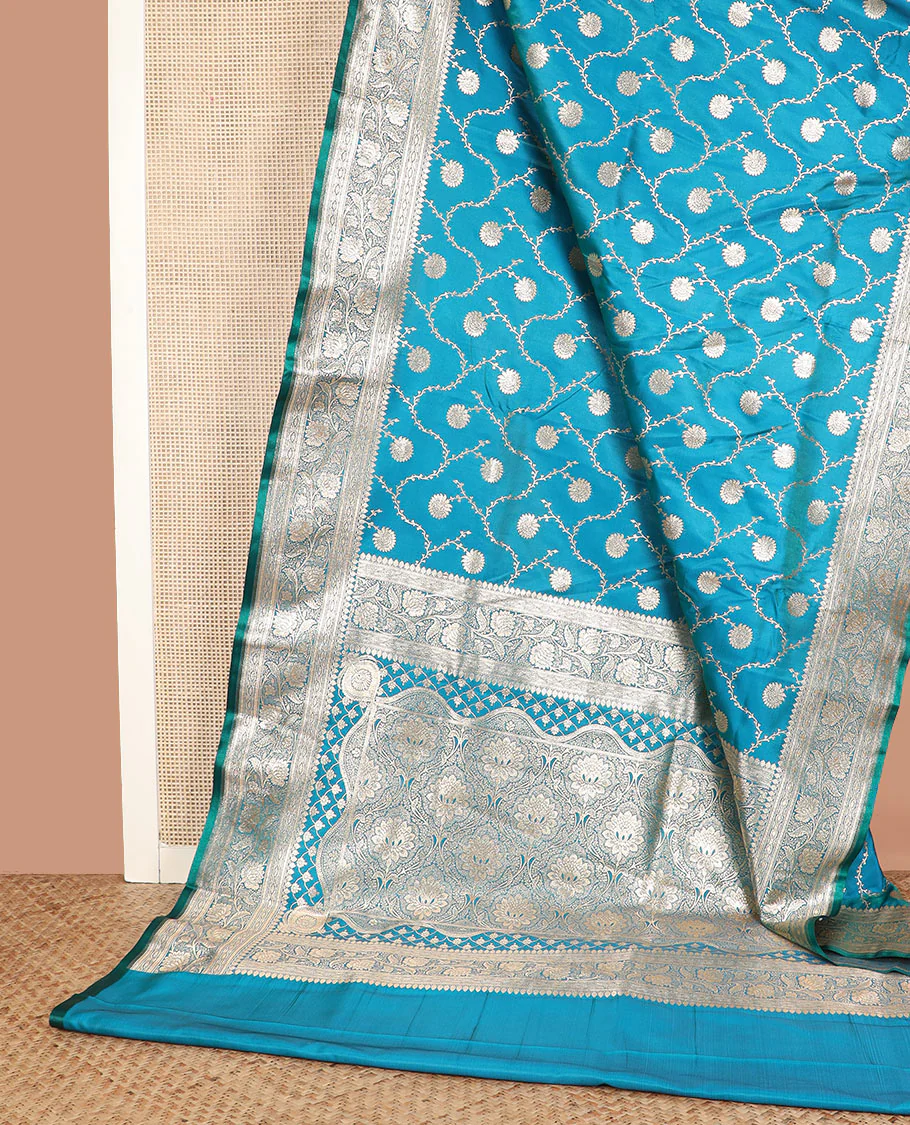 Light blue floral jaal jacquard banarasi silk saree, floral creeper design border, and intricate ogee patterned pallu - Image 2