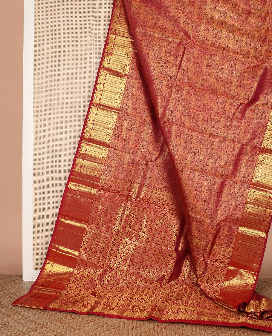 Light maroon jacquard Kanchipuram wedding silk saree, zari border of dhavana kodi, kathir, and mayil chakram, and ogee patterned pallu - Image 3