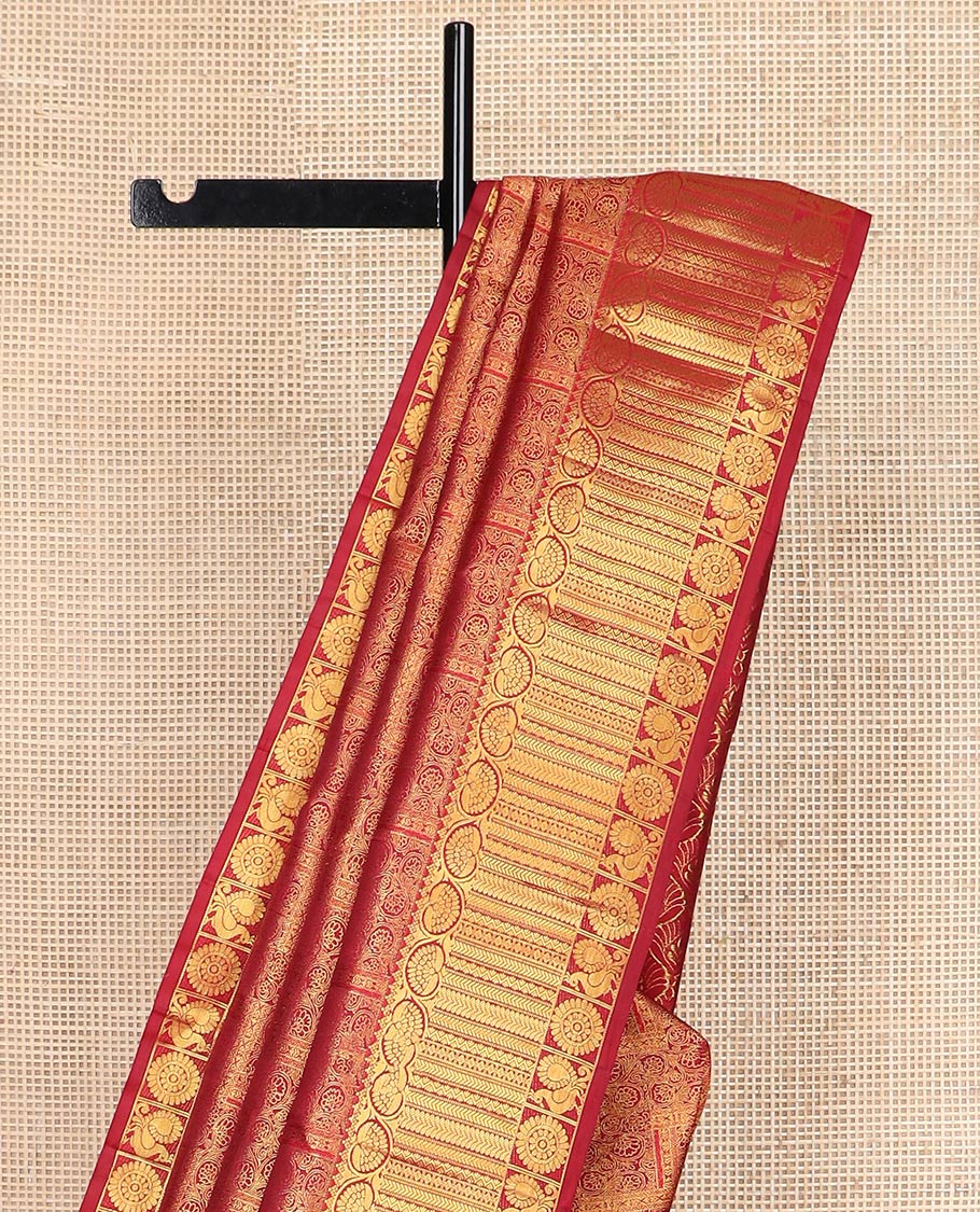 Light maroon jacquard Kanchipuram wedding silk saree, zari border of dhavana kodi, kathir, and mayil chakram, and ogee patterned pallu - Image 4