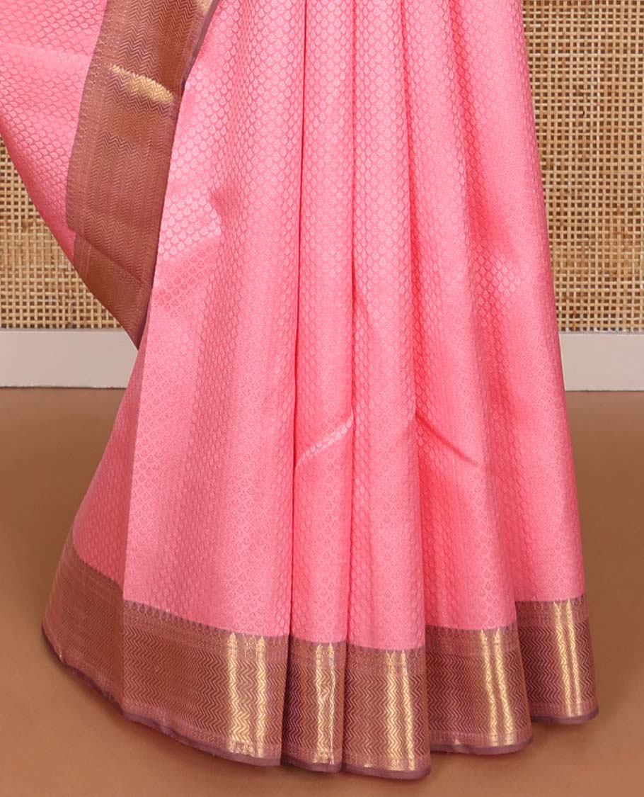 Light pink floral design Parampara silk saree with contrast border of thilakam mokku, paun, vanki design & floral pallu - Image 5