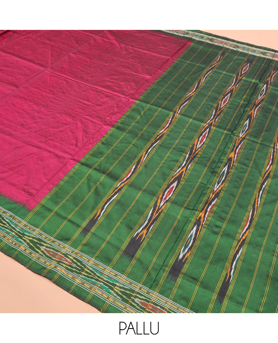 Magenta Plain Ikkat Silk Saree with a Contrast Green Border Complemented by a Hazy Ikkat Weave, Featuring a Pallu Flanked by Stripes and Ikkat Texture - Image 5