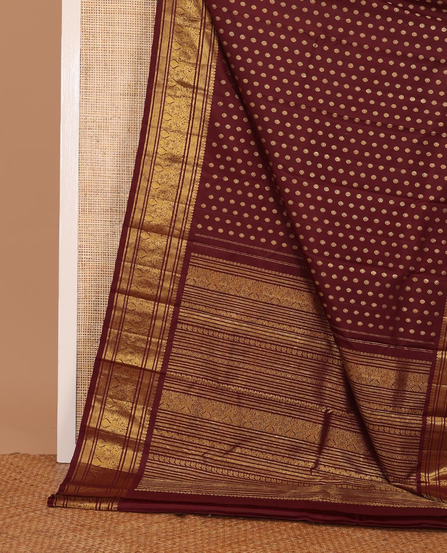 Maroon chakram buttas Kanchipuram silk saree, zari border of banaras,vanki & iru thalai pakshi & pallu of kathir,kamalam,mayil,yaanai,manga & iruthalai pakshi - Image 3